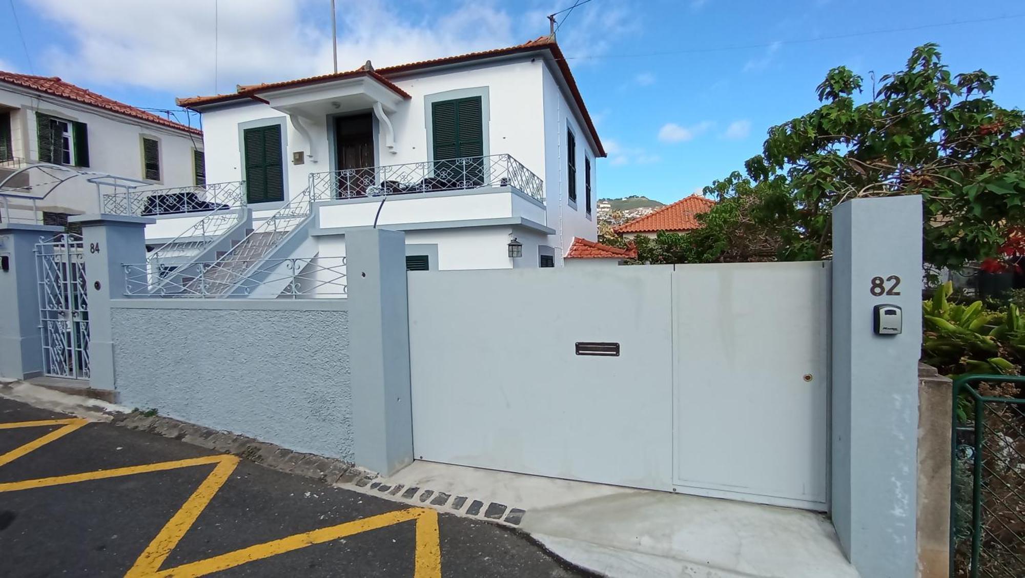 Bus Stop House 82 فونشال المظهر الخارجي الصورة